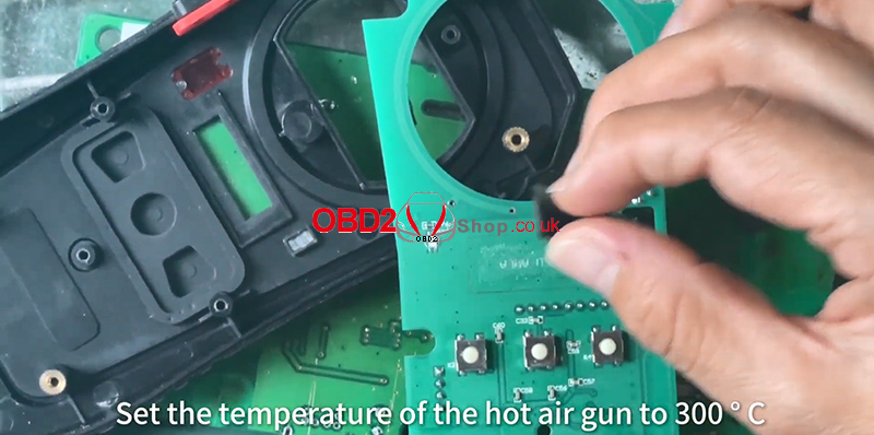 keydiy-kd-x2-lcd-replacement-tutorial-10