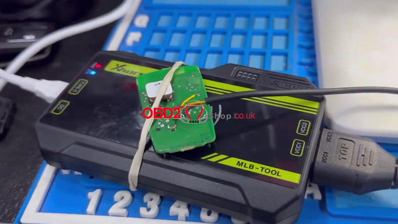 2019-audi-q7-key-data-collection-with-xhorse-mlb-tool-6