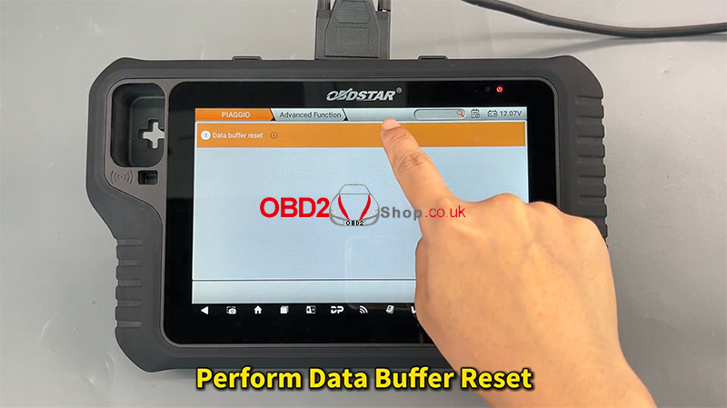 resetting-data-buffer-for-piaggio-motorbike-via-obdstar-motomaster-9